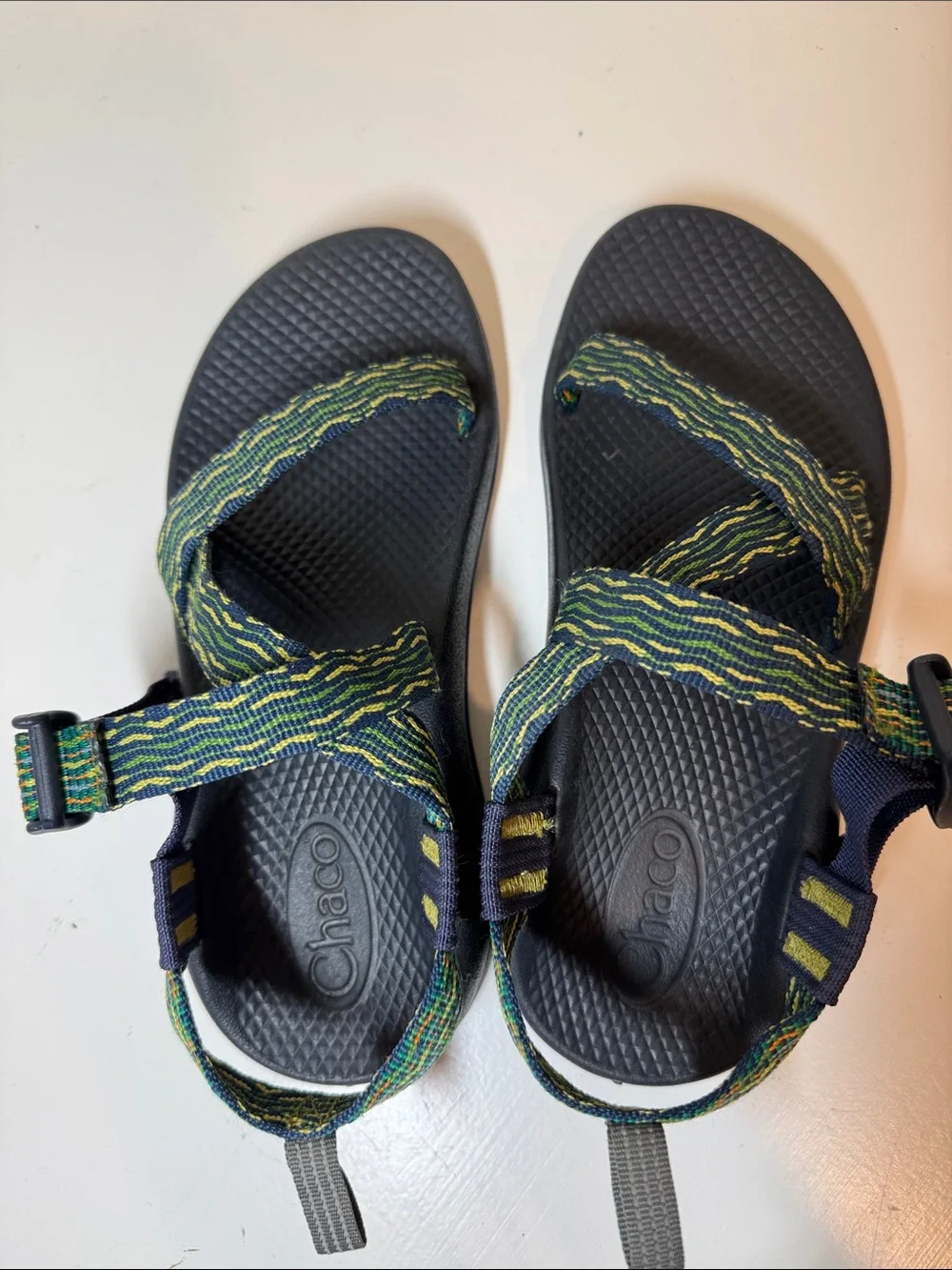 Chaco’s size 4 girls’ blue sandals.